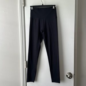 Aerie black “Move” cut off leggings.